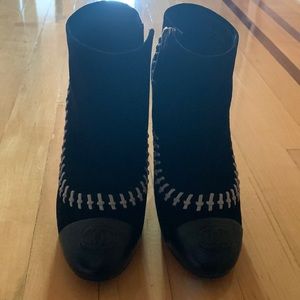 WOMENS CHANEL SIZE 37 SUEDE BOOTIES
